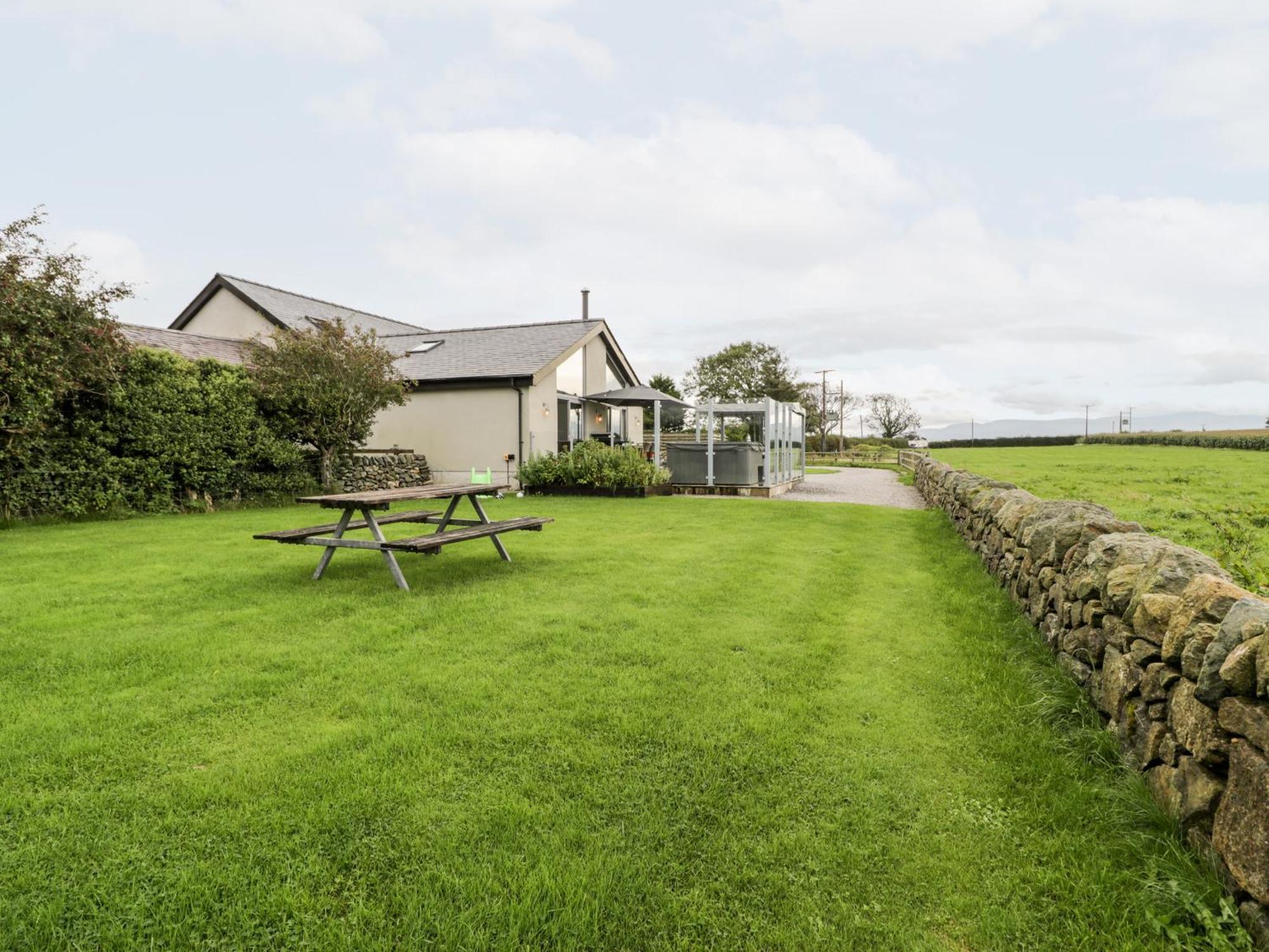 Cae Sam Villa Pentraeth Exterior photo